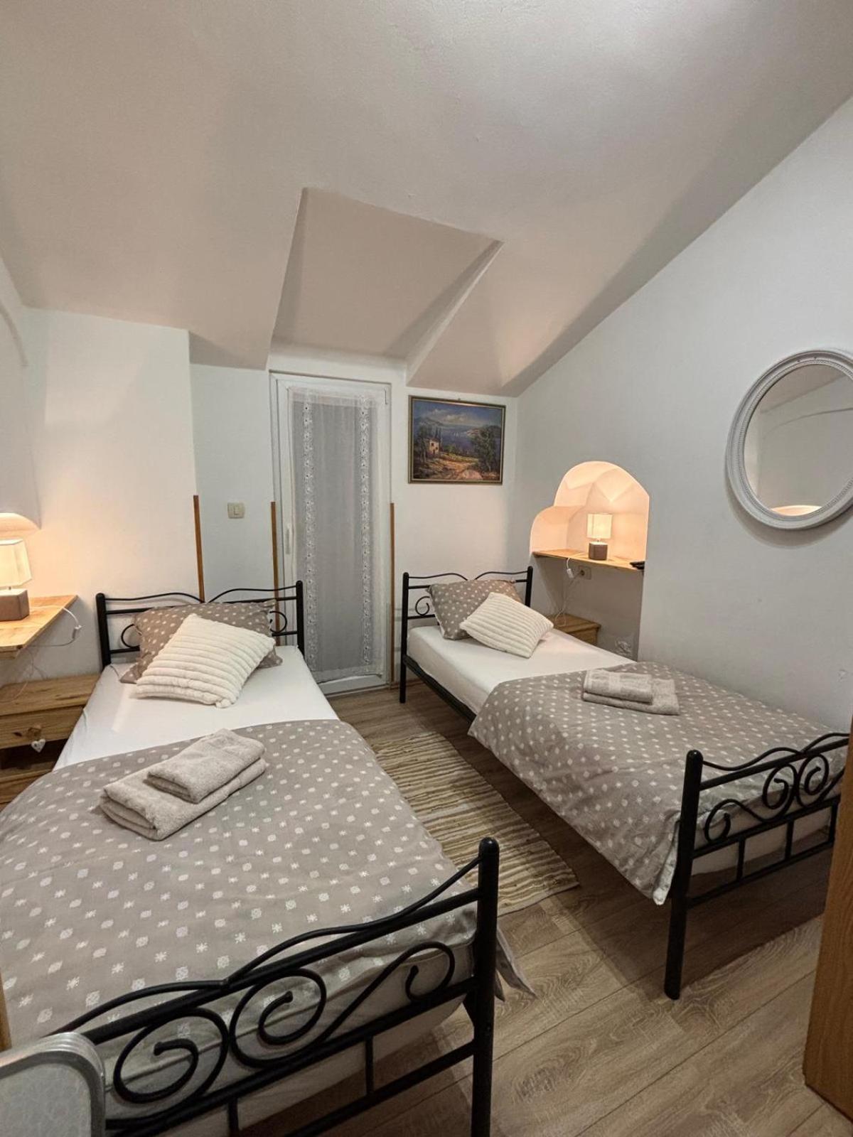 Antonia & Arian Apartment Roc Ngoại thất bức ảnh